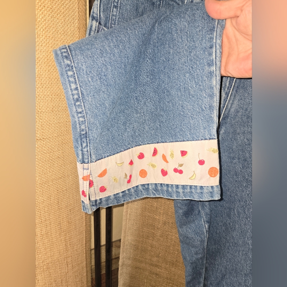 Women's Christopher & Banks Fruit Ribbon Embellished Denim Capris Size 10 - Picture 3 of 9